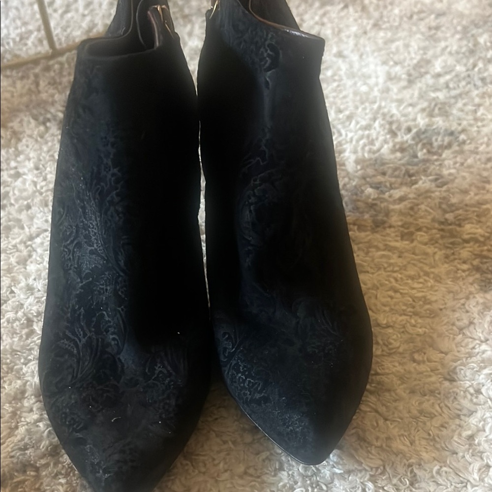 Gucci Black Ankle Boots Sleek Minimalist Design